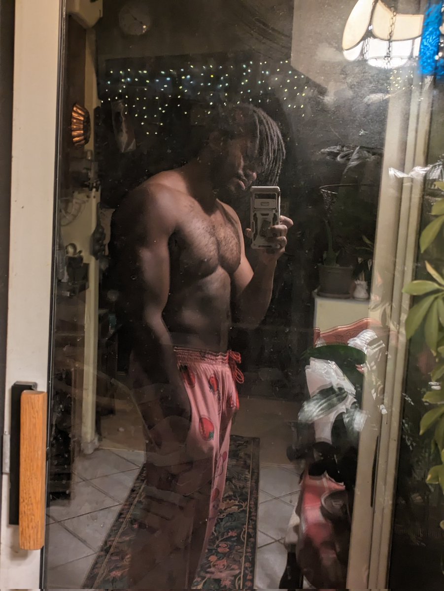 ChocoTacoFilms's tweet photo. I'm honestly so proud of the mass I put on during my bulk. I hope I'm able to keep a lot of it during my cut https://t.co/LL7drd3nsB