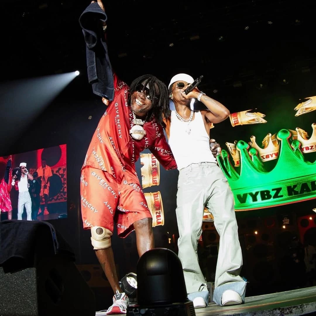 hypetribeng's tweet photo. WIZKID &amp; VYBZ KARTEL HAVE GONE 2/2 🤯💨 

WINE TO THE TOP 
STAY FOR THE NIGHT 🆕 https://t.co/za1NjejXma