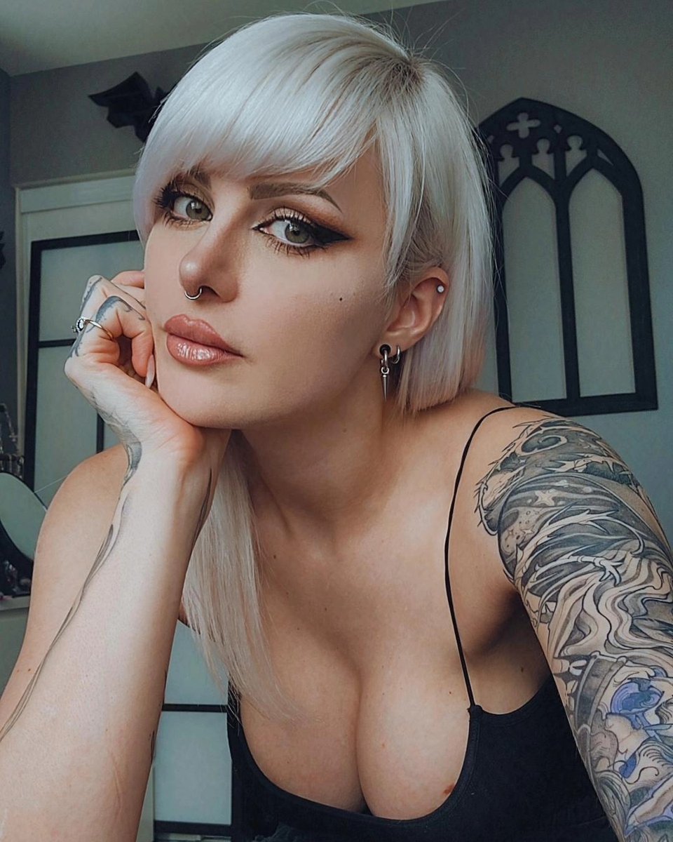 spookykins444's tweet photo. 🖤✨ https://t.co/Gz4J1gHvu1