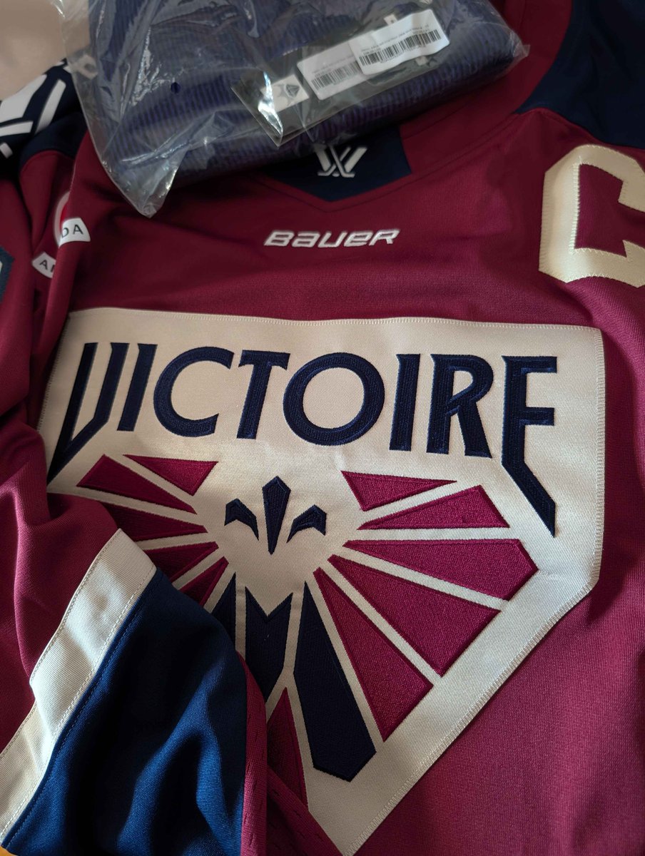 SerSappho's tweet photo. 15,500km (9,600 miles give or take) of travel and my Pou jersey has made it to Australia, shoutout to friends who are willing to let you borrow their US address as a workaround. You're the real ones. https://t.co/fVnT2BuiKi