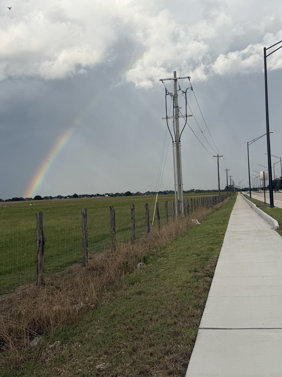 tonytewitty's tweet photo. @KBTXMax Rainbows this evening in College Station https://t.co/1c3GGA1S3G