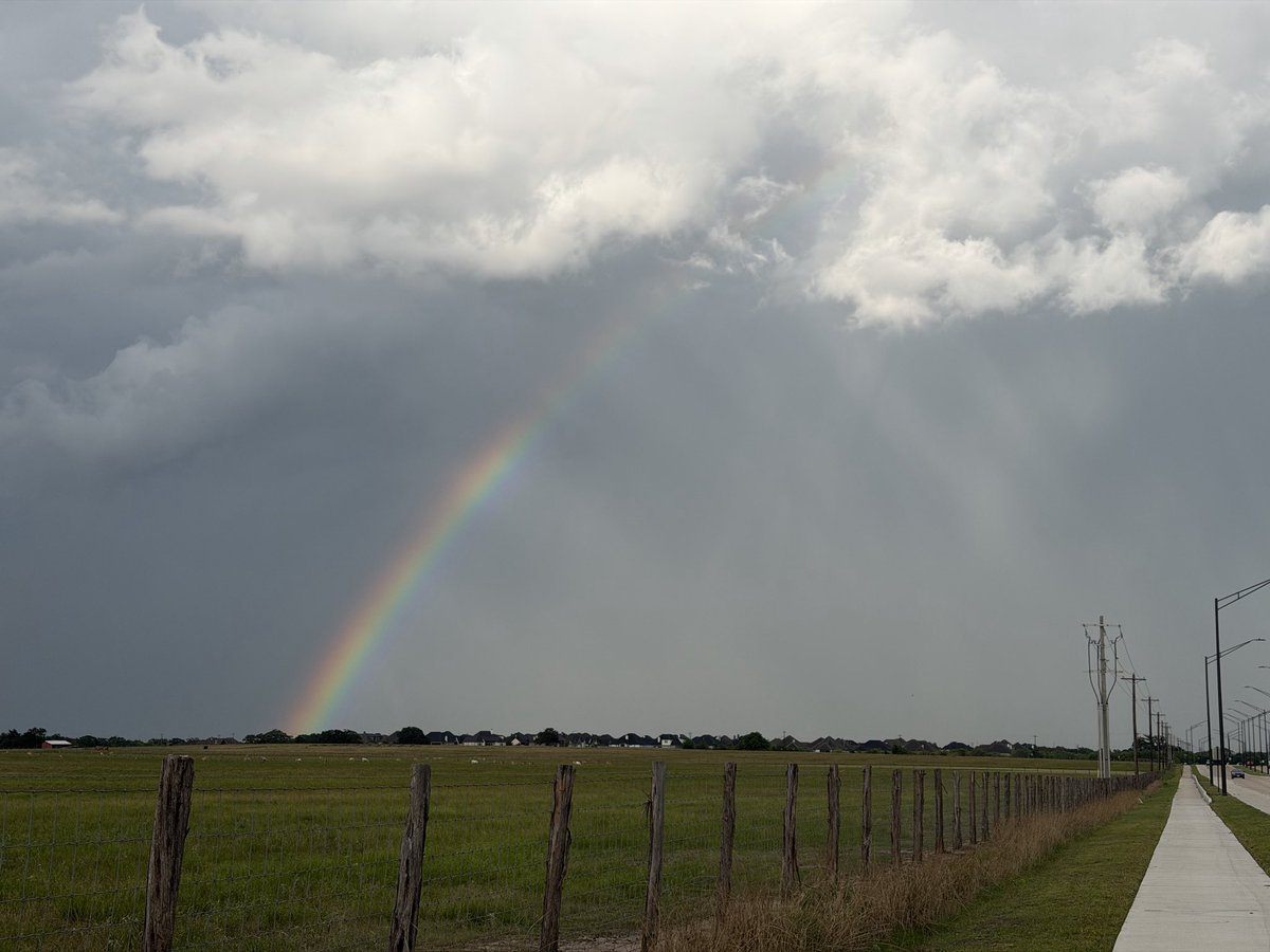 tonytewitty's tweet photo. @KBTXMax Rainbows this evening in College Station https://t.co/1c3GGA1S3G