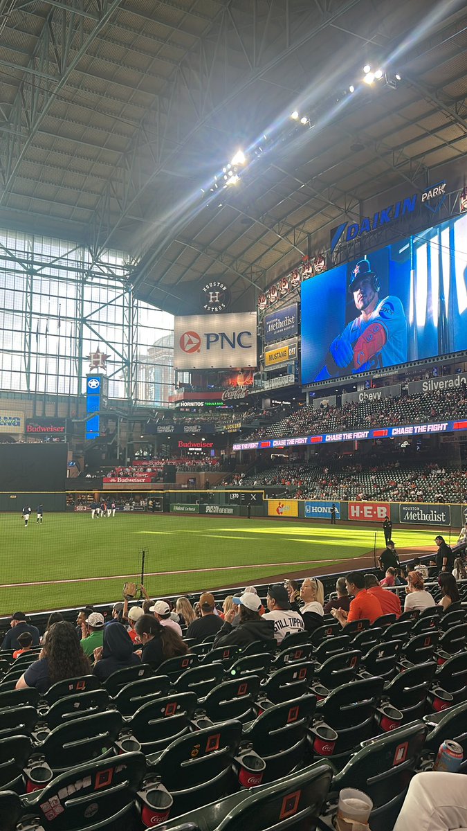 MoHeartDenMos's tweet photo. Pulled Up 2 Catch The Astro Game….. https://t.co/h4kRjz1SVL