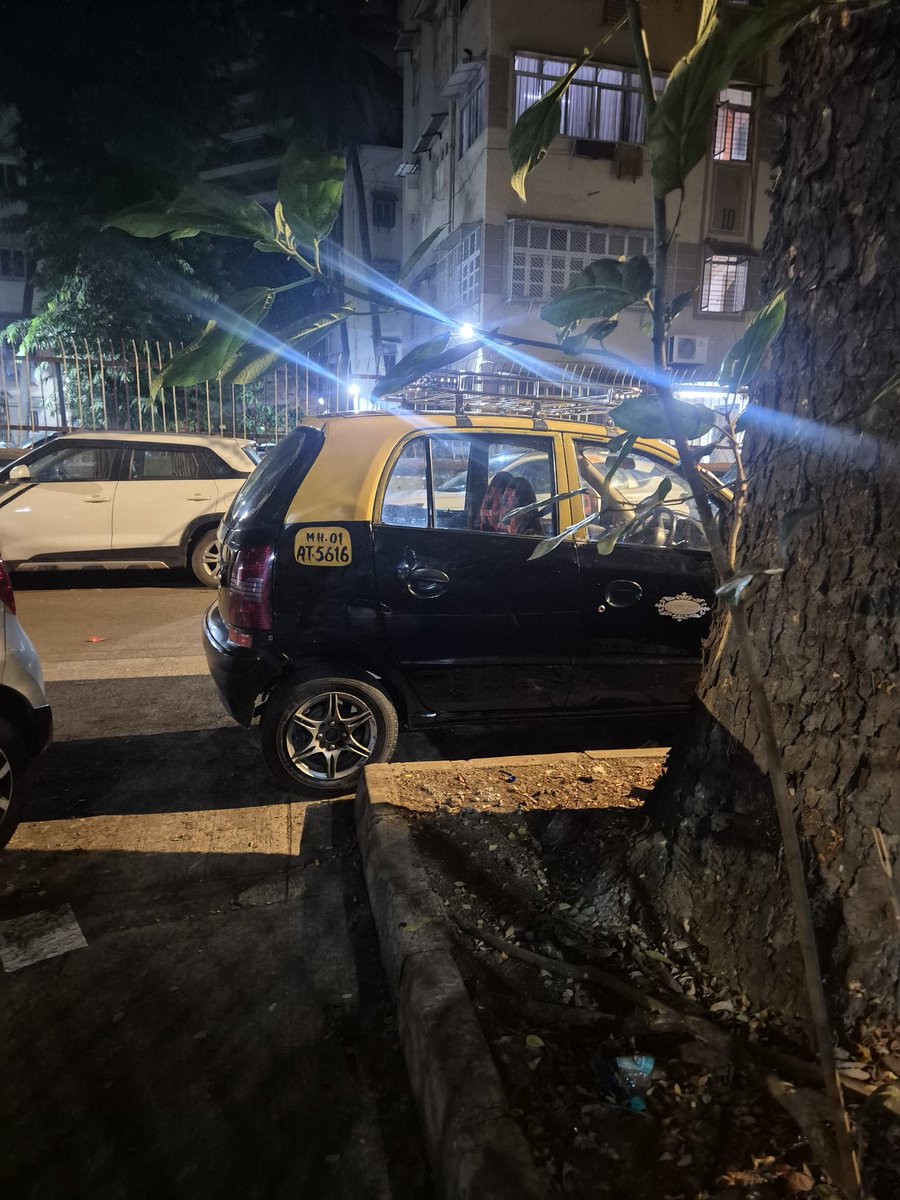 43_being's tweet photo. @MTPHereToHelp @CPMumbaiPolice @MumbaiPolice @AddCPCentralMum black yellow cabs are not allowed parking in residential area by law. Added parked in double lane. This driver refuses to listen to anyone. Even traff div. Opp bldg10 Sainik Sadan Rd Adarsh Ngr Century Bazar Prabhadevi https://t.co/gr9BDPMqGd