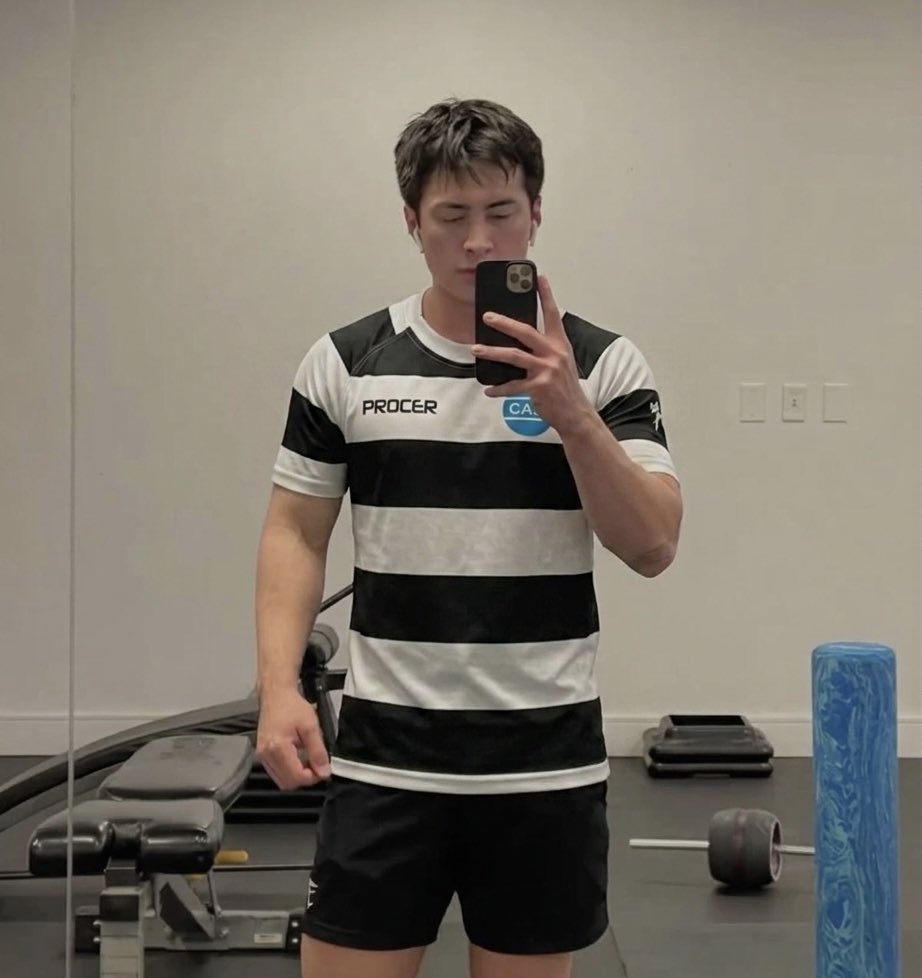 hollanovcoholic's tweet photo. | mini au #hollanov 🏉

donde shane es el nuevo refuerzo de san isidro y futura promesa para la convocatoria de la selección

o donde ilya, figura principal de alumni, queda embobado con el “chino” tras su primer partido enfrentados https://t.co/7vZwEdmFsh