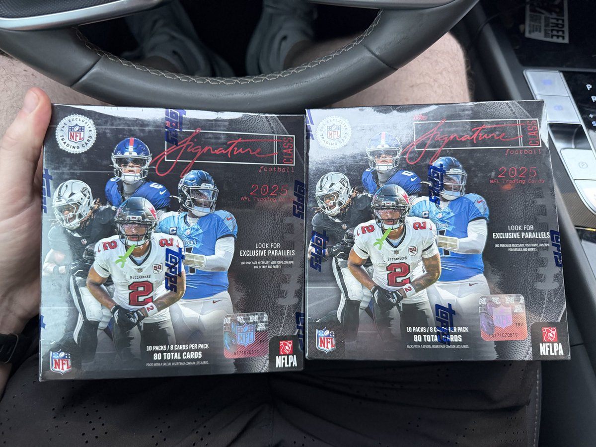 KyleJustRips's tweet photo. Just found these in the wild. Only two on the shelf.

Will post hits once I’m home and get to rip ‘em

@CardPurchaser https://t.co/wm9iuLG6ez