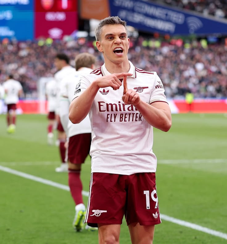 GunnersScope's tweet photo. 🚨 Besiktas are reportedly in talks with Arsenal over a potential summer move for Leandro Trossard, with a serious offer expected soon.
#Arsenal #LeandroTrossard #Besiktas #TransferNews https://t.co/Z9ooVJXK70