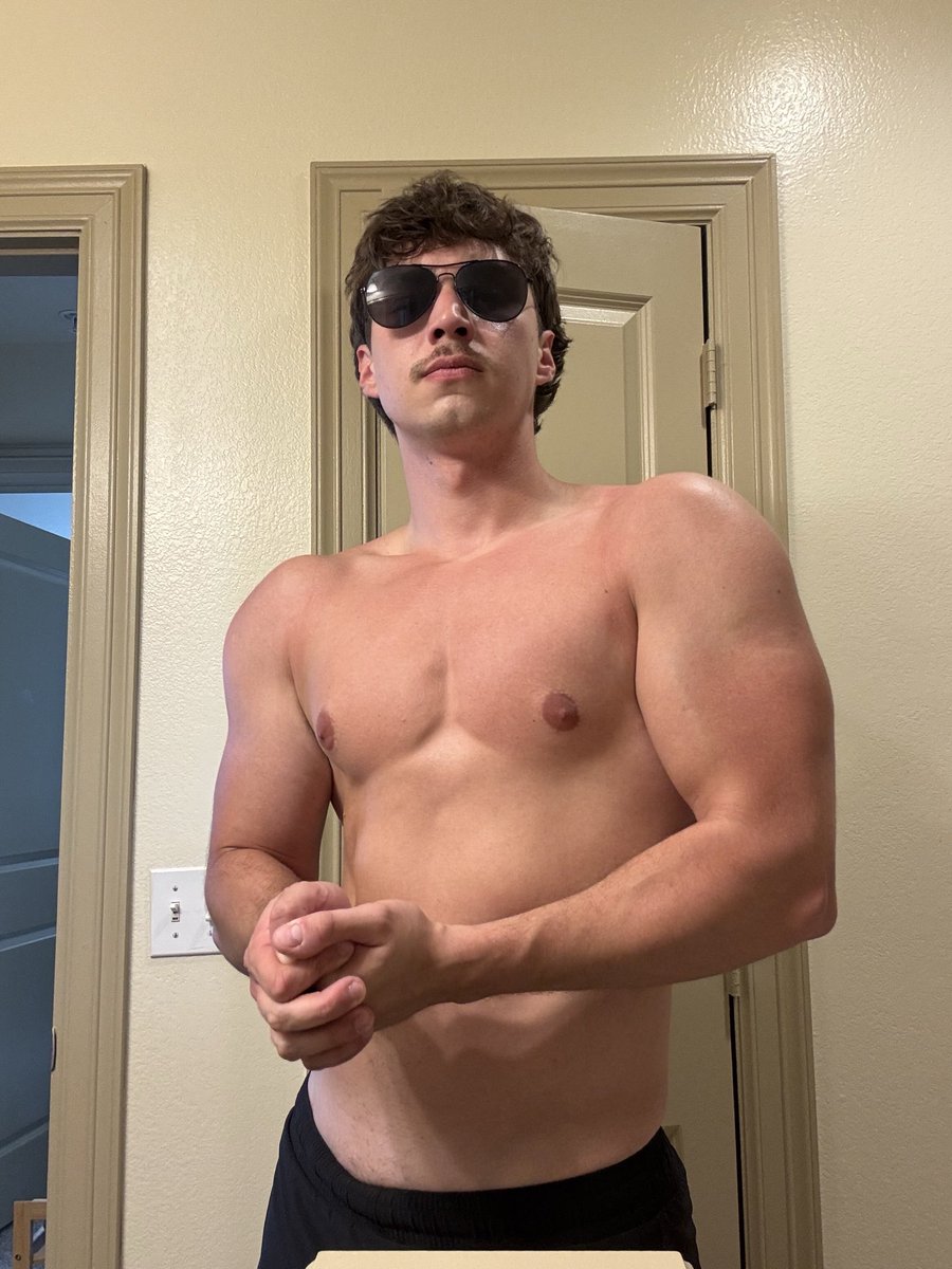 MasterGrayson01's tweet photo. Tribute the push day pump 

https://t.co/MiFsWkSt2S https://t.co/SfAtVzc8y0