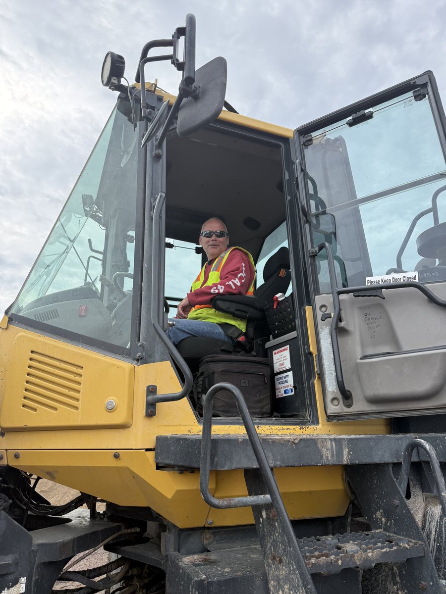 49Local's tweet photo. Local 49 members Gary Anderson and Travis Osen operating for Shafer Contracting on the McLeod County CSAH 18 overlay project.
#OperatingEngineers #HeavyEquipment https://t.co/zEA5Wtuw96