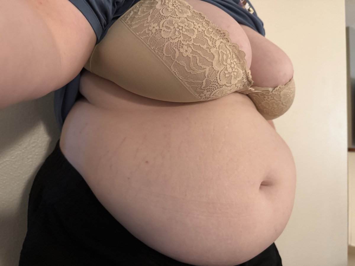 FullFedFerret's tweet photo. Here's to 1k! I'm gonna celebrate tonight, what should I eat? <3 https://t.co/gNqehTXRQe