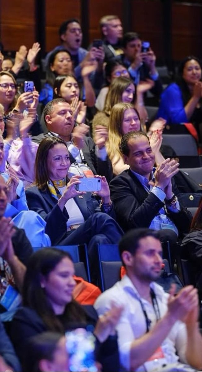 GarcesNayla04's tweet photo. La cara de ella al escuchar a su hija en Oslo, Qué belleza @MariaCorinaYA! 🥹✨️. https://t.co/1SOYIwrdd9