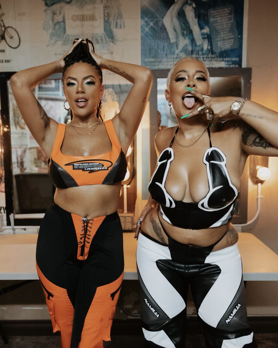 DecisionsPod's tweet photo. POV: You finally make it to a Whoreible Decisions live show 😈🍸

Girls’ night? ✔️
Date night? ✔️
Pulling up solo and leaving with a story? ALSO ✔️😂

Have you ever been to a Whoreible Decisions show? If not… what are you waiting for?! 👀
🗓️ June 9th at Sony Hall
🎟️ in bio https://t.co/x6oqmc3cez