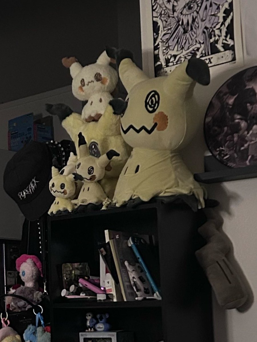 azukibuni's tweet photo. @FaithTCG mimikyu!! love da lil guy, got a shrine for him :3 https://t.co/yQZtPjX8jh