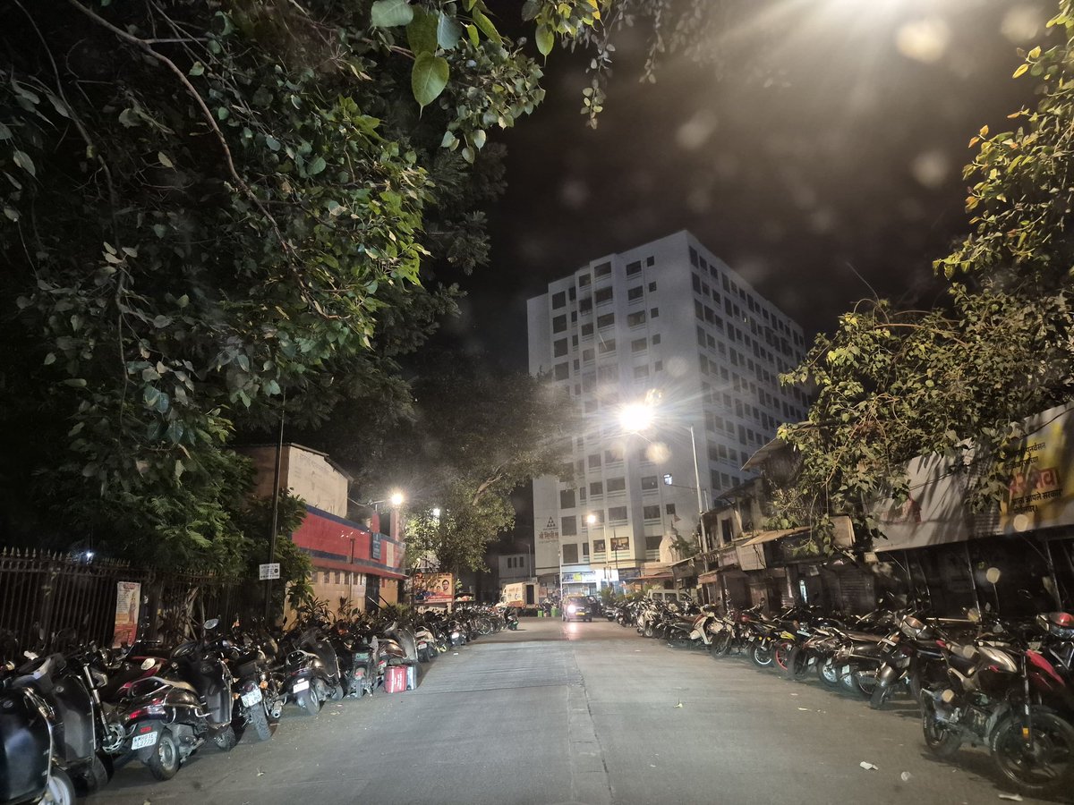 43_being's tweet photo. @CPMumbaiPolice @MTPHereToHelp @MumbaiPolice @AddCPCentralMum worli koliwada is a mess. From Sarkar group construction site to Worli Koliwada Bus Depot,V.B. Worlikar marg, Worli Koliwada, Worli bikes are parked in 4 lanes. Traffic Div should visit between 2am -5am Pls take action https://t.co/BMW7Ng4k8z