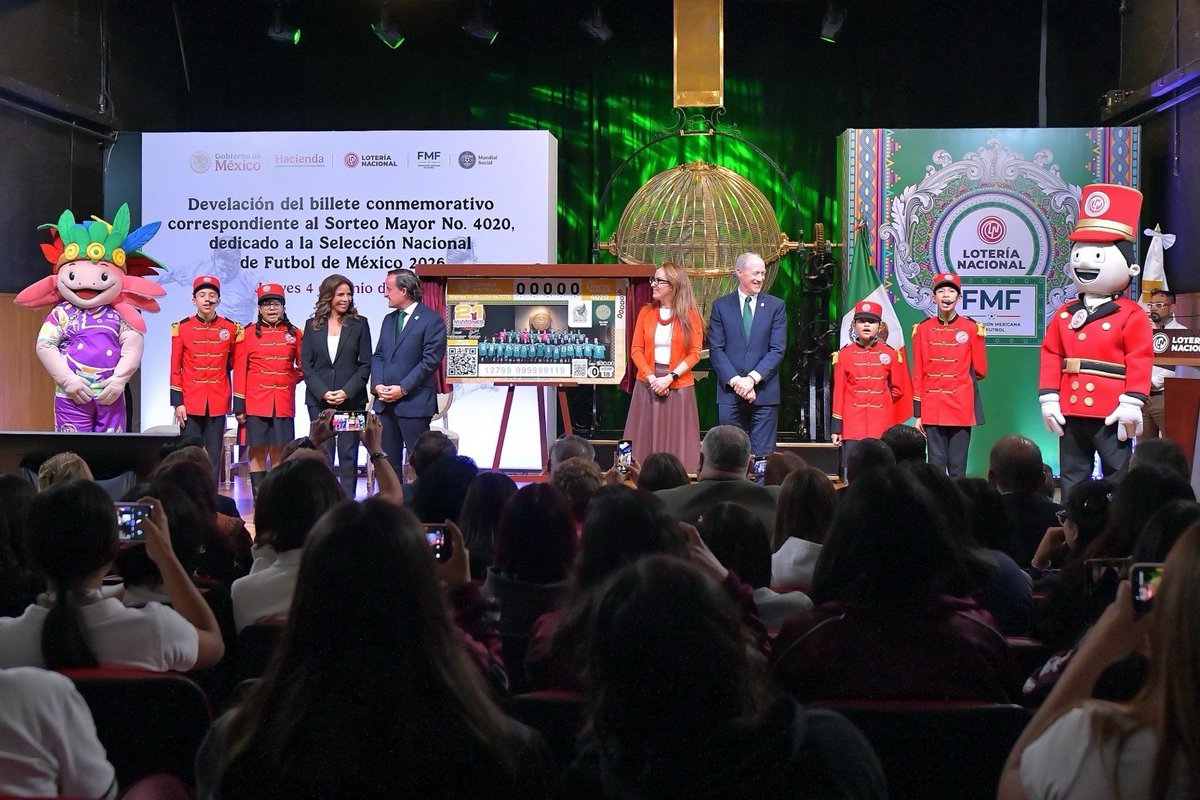 OliviaSalomonV's tweet photo. Develamos con @GabyCuevas, coordinadora del @GobiernoMX para la @fifaworldcup_es; @MikelArriolaP, Comisionado de la @FMF e Ivar Sisniega, Presidente de la @FMF el billete de @lotenal  alusivo a @miseleccionmx. Porque hay pocas cosas capaces de unir a millones de mexicanas y mexicanos en un mismo sentimiento y la #SelecciónNacional es una de ellas.