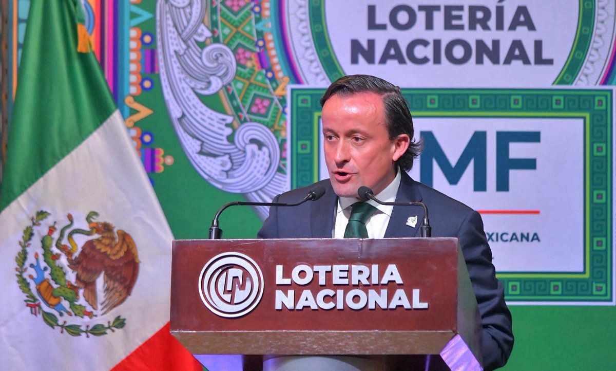 OliviaSalomonV's tweet photo. Develamos con @GabyCuevas, coordinadora del @GobiernoMX para la @fifaworldcup_es; @MikelArriolaP, Comisionado de la @FMF e Ivar Sisniega, Presidente de la @FMF el billete de @lotenal  alusivo a @miseleccionmx. Porque hay pocas cosas capaces de unir a millones de mexicanas y mexicanos en un mismo sentimiento y la #SelecciónNacional es una de ellas.