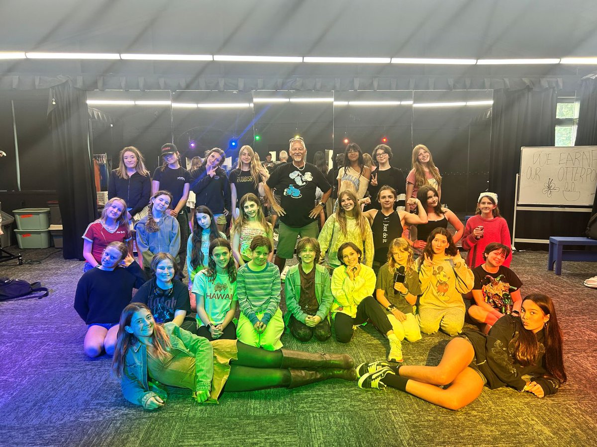 SLVPostNews's tweet photo. SLV Middle School student reflects on Drama Class with Will Guilford who is retiring after 40 years with the district
https://t.co/fMXcXlOiIl https://t.co/0VcVQLIeXj