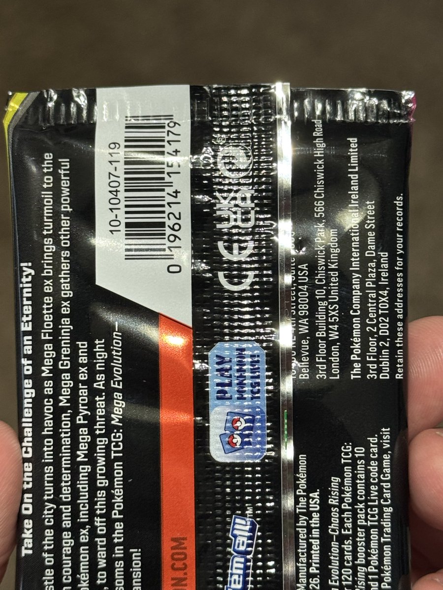 OrigamicPenguin's tweet photo. Has this happened to anyone else?😅

I received my 2 booster bundles of chaos rising directly from the Pokemon Center

My box was 100% factory sealed

When I opened up the factory sealed box all 6 packs were opened at the top (see photos) https://t.co/CFPFJ7WHeH