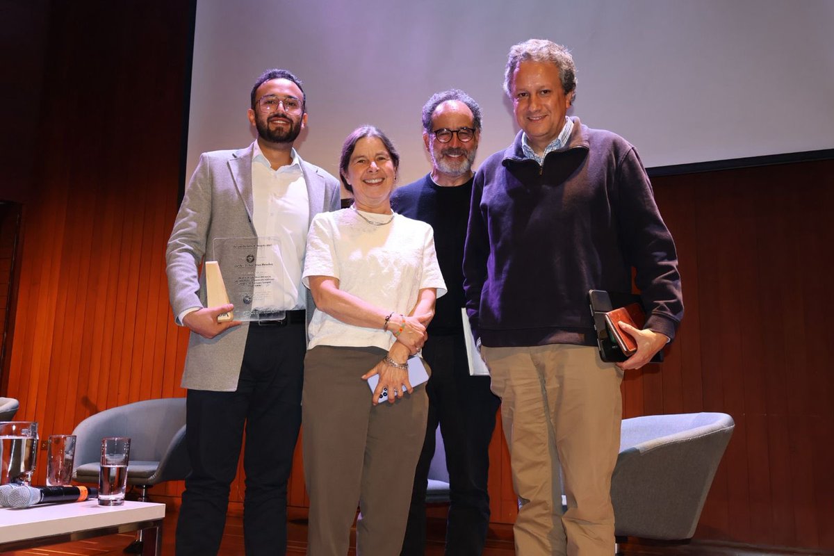 SecGeneralBog's tweet photo. ¡Felicitaciones a Andrés Felipe Díaz Méndez! 

Hoy, el @ArchivodeBogota entregó el Premio Tesis por su investigación sobre Germán Samper. La subsecretaria @arodasgaiter entregó el reconocimiento, y tuvimos un conversatorio sobre memoria y archivo arquitectónico en la ciudad.✨ https://t.co/MHqk5KowqQ
