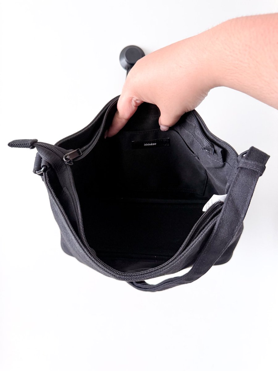 chubbi2hand's tweet photo. ithinkso🇰🇷—Cross body bag ผ้าแคนวาสดำสนิท ผ้าดีมากๆ สะพายข้างได้/ครอสบอดี้ได้ สายยาวปรับได้ ซับสะอาด ป้ายแท็กมาครบ
💔ตำหนิ: -

🧳 350฿ | ค่าส่งเหมา49฿

#ส่งต่อกระเป๋า #กระเป๋ามือสอง #ส่งต่อกระเป๋ามือ2 #กระเป๋า #กระเป๋าเกาหลี #โล๊ะตู้ #กระเป๋ามือสองสภาพดี #ส่งต่อเสื้อผ้ามือสอง https://t.co/3Jx94ZBFwB