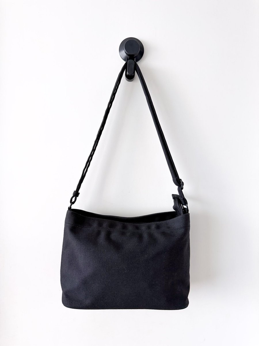 chubbi2hand's tweet photo. ithinkso🇰🇷—Cross body bag ผ้าแคนวาสดำสนิท ผ้าดีมากๆ สะพายข้างได้/ครอสบอดี้ได้ สายยาวปรับได้ ซับสะอาด ป้ายแท็กมาครบ
💔ตำหนิ: -

🧳 350฿ | ค่าส่งเหมา49฿

#ส่งต่อกระเป๋า #กระเป๋ามือสอง #ส่งต่อกระเป๋ามือ2 #กระเป๋า #กระเป๋าเกาหลี #โล๊ะตู้ #กระเป๋ามือสองสภาพดี #ส่งต่อเสื้อผ้ามือสอง https://t.co/3Jx94ZBFwB