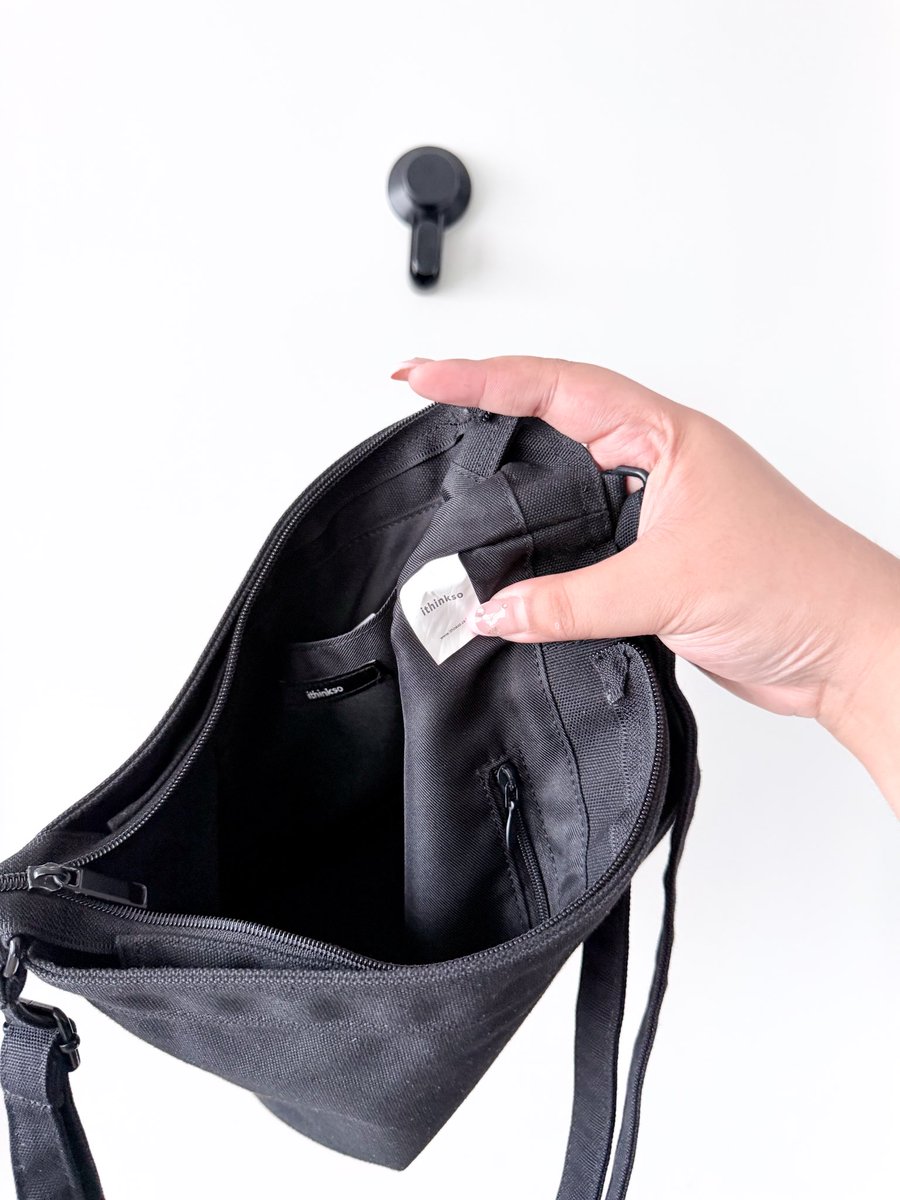 chubbi2hand's tweet photo. ithinkso🇰🇷—Cross body bag ผ้าแคนวาสดำสนิท ผ้าดีมากๆ สะพายข้างได้/ครอสบอดี้ได้ สายยาวปรับได้ ซับสะอาด ป้ายแท็กมาครบ
💔ตำหนิ: -

🧳 350฿ | ค่าส่งเหมา49฿

#ส่งต่อกระเป๋า #กระเป๋ามือสอง #ส่งต่อกระเป๋ามือ2 #กระเป๋า #กระเป๋าเกาหลี #โล๊ะตู้ #กระเป๋ามือสองสภาพดี #ส่งต่อเสื้อผ้ามือสอง https://t.co/3Jx94ZBFwB