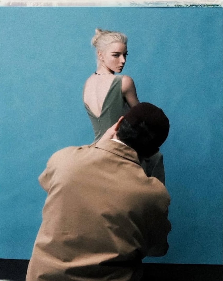 anyafolders's tweet photo. Behind the scenes of Anya Taylor-Joy's photoshoot by Szilveszter Mako https://t.co/cYbmDNdgHN