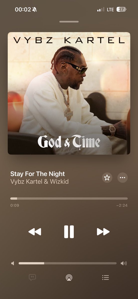 Onice003's tweet photo. I ask again
R&amp;B Wizkid.             Or.             Caribbean Wizkid https://t.co/CJ2II6rnR6