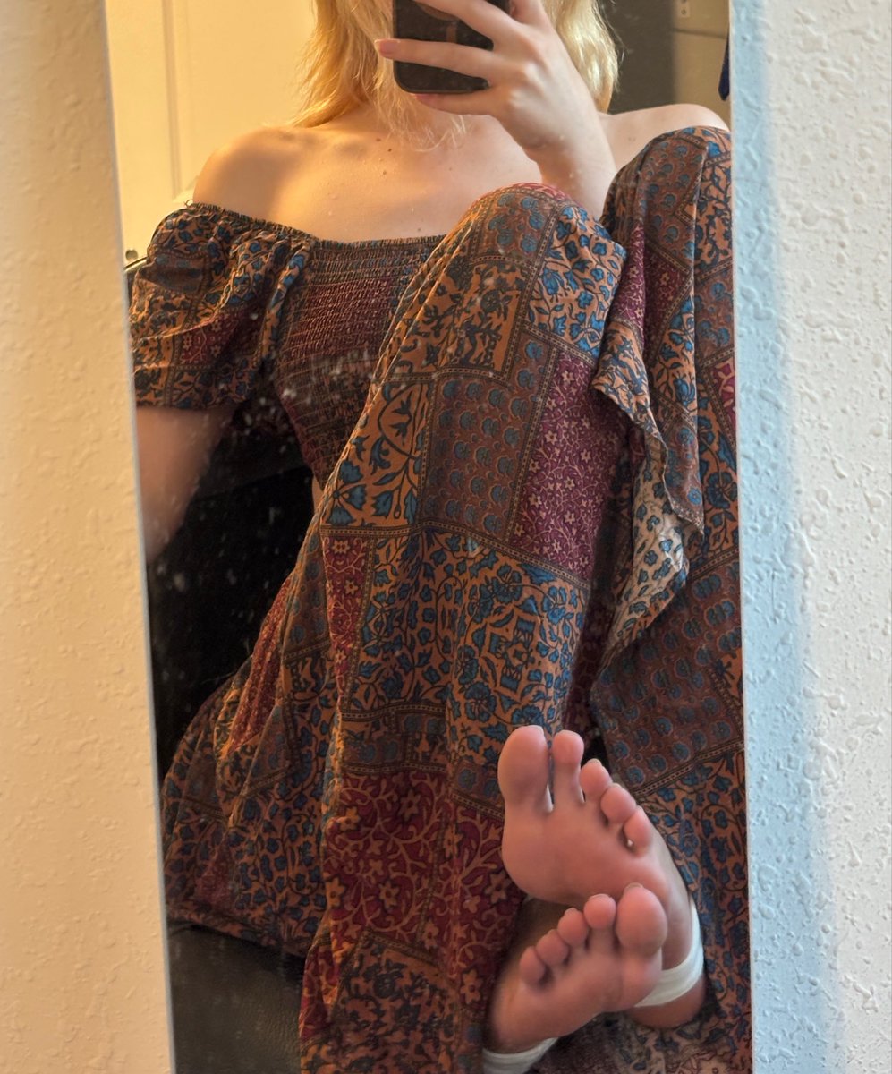swordgunlimited's tweet photo. These socks are kind of peak https://t.co/yjQMXDyVcN
