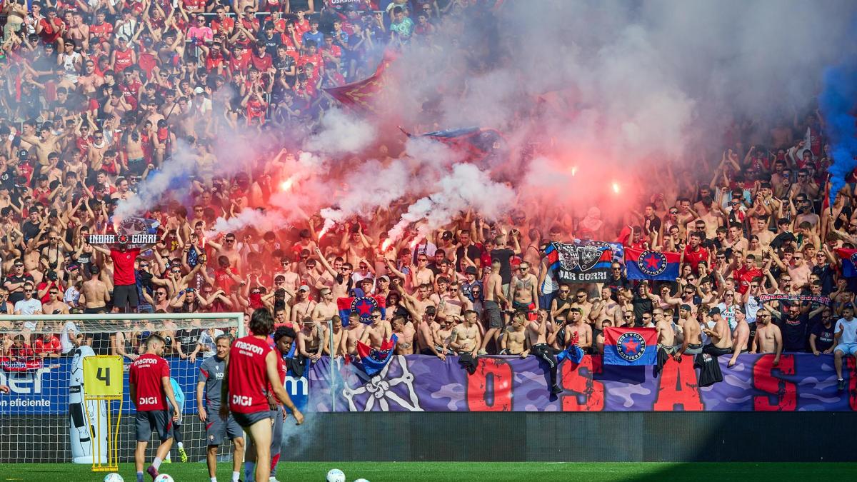 LaHaineInfo's tweet photo. La Comisión Antiviolencia propone cerrar dos meses el Sadar e imponer una multa de 200.000€ a Osasuna.

La comisión justifica este castigo bajo el pretexto del empleo de bengalas y la presencia de simbología de Indar Gorri en un entrenamiento público.

➡️https://t.co/4Sou0B03j4 https://t.co/lZF3xxy4Rb