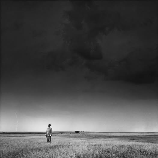 literlandweb1's tweet photo. "Que tu corazón se enderece: aquí nadie vivirá para siempre".
Nezahualcóyotl
📷Tseng Kwong Chi https://t.co/0XZt4eXqUC