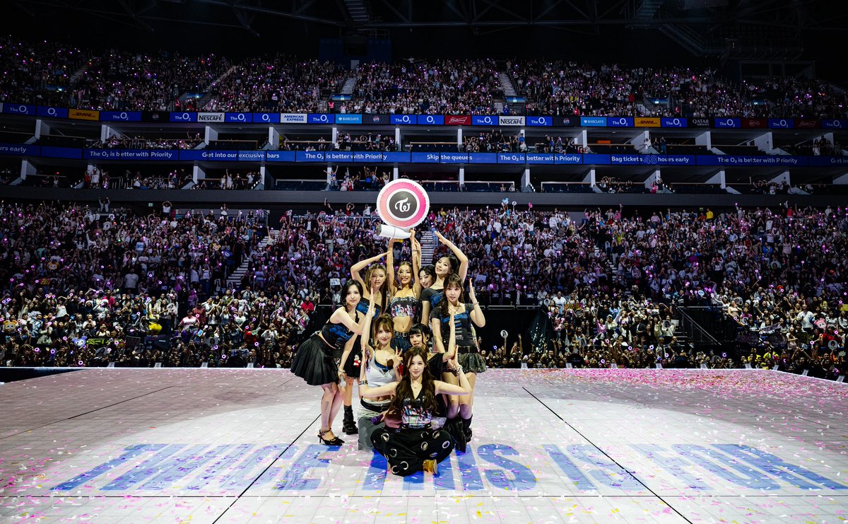oncecolombia_'s tweet photo. TWICE ha finalizado su concierto número 78 en Londres, cerrando así su paso por Europa en esta gira ❤️✨

Nunca nos cansaremos de decirlo: esperamos que en el futuro Colombia 🇨🇴 también pueda recibirlas. Gracias, TWICE, por cada escenario, cada canción y cada recuerdo 💖

#TWICE https://t.co/HffIkE8qiM