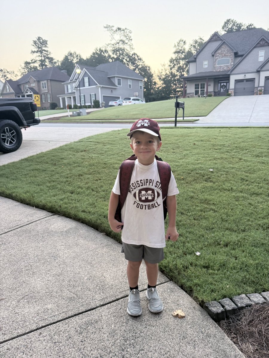 thecliffpace's tweet photo. Hey @jakemangum15, Jake Pace wants give you something tomorrow night if he sees you at batting practice. Hope you put on a clinic!  #jakemangum #hailstate #raiseit #letsgobucs https://t.co/TZe6W6eai5