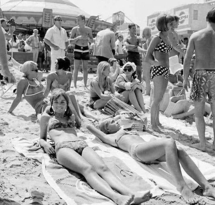 mymomcare's tweet photo. The beach in the 60s. Not an obese person in sight.

What have they done to our food? https://t.co/RaaiFBPOmL