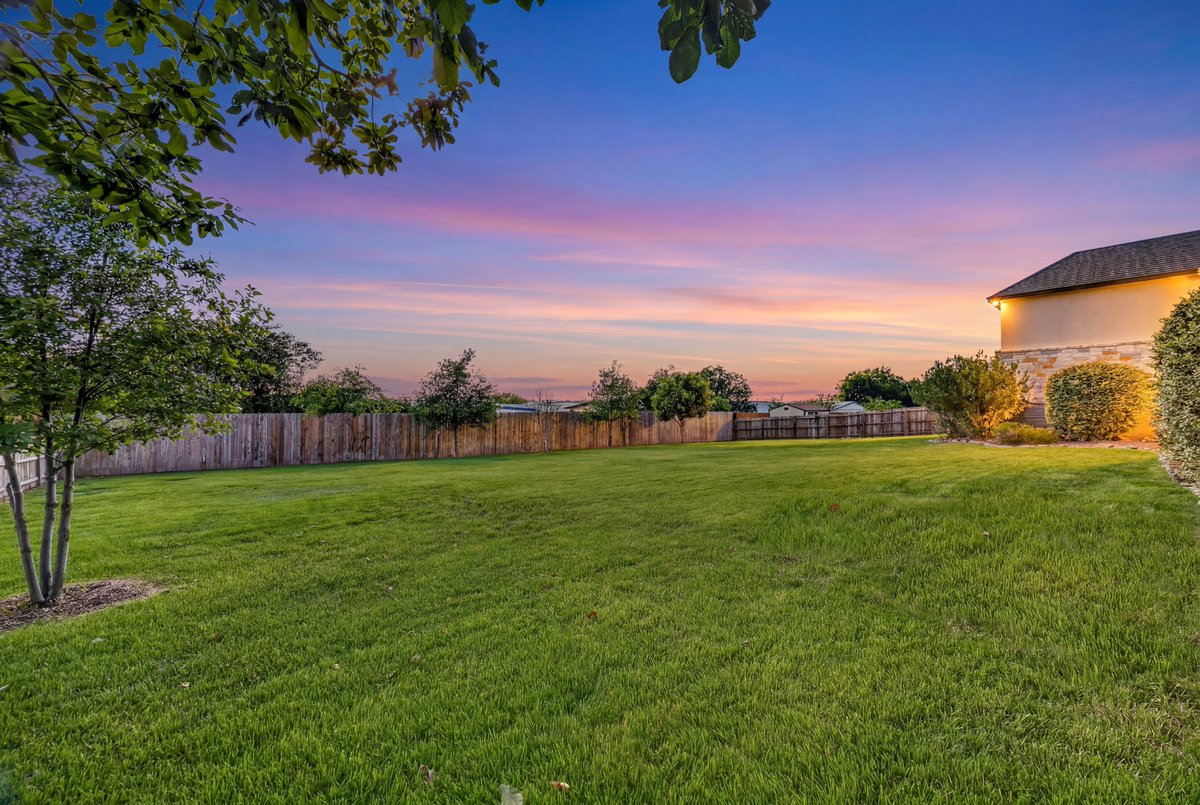 SAhomeguide's tweet photo. ***San Antonio Home For Sale!***
4bd/3ba | 3,889 sqft | 78006
Price &amp; Details: https://t.co/WAFhfLo7BZ https://t.co/VWzRBDORwq