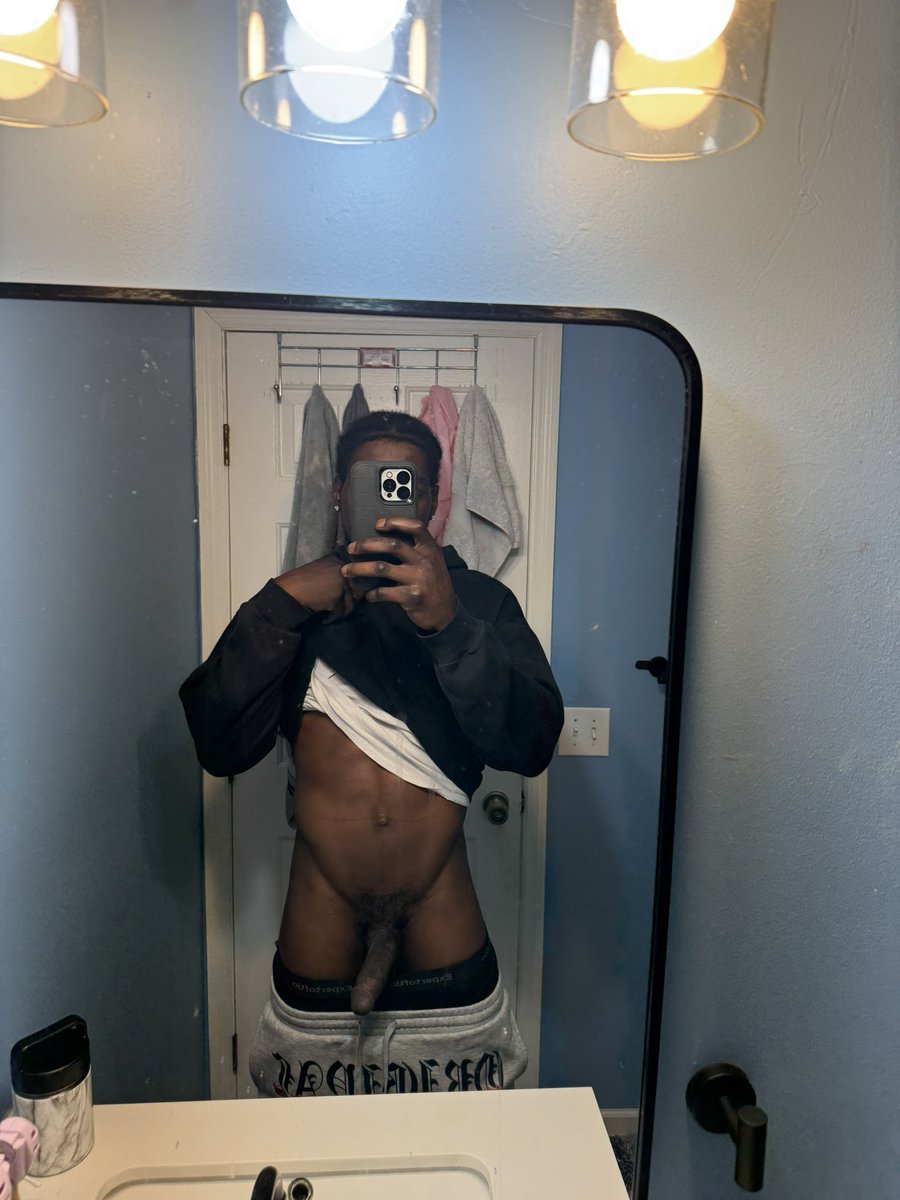 prettydick614's tweet photo. Bored as fuck https://t.co/1YGtver4QR