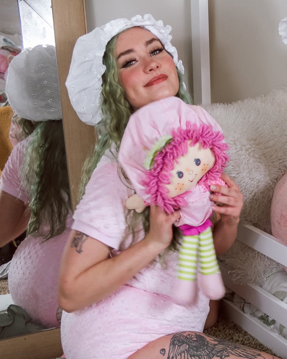 Beaniebuttbean's tweet photo. Wanna play dollies? You can be raspberry tart n I can be strawberry shortcake 👉🏻👈🏻🎀☺️💕 https://t.co/4EZI38ZJ89