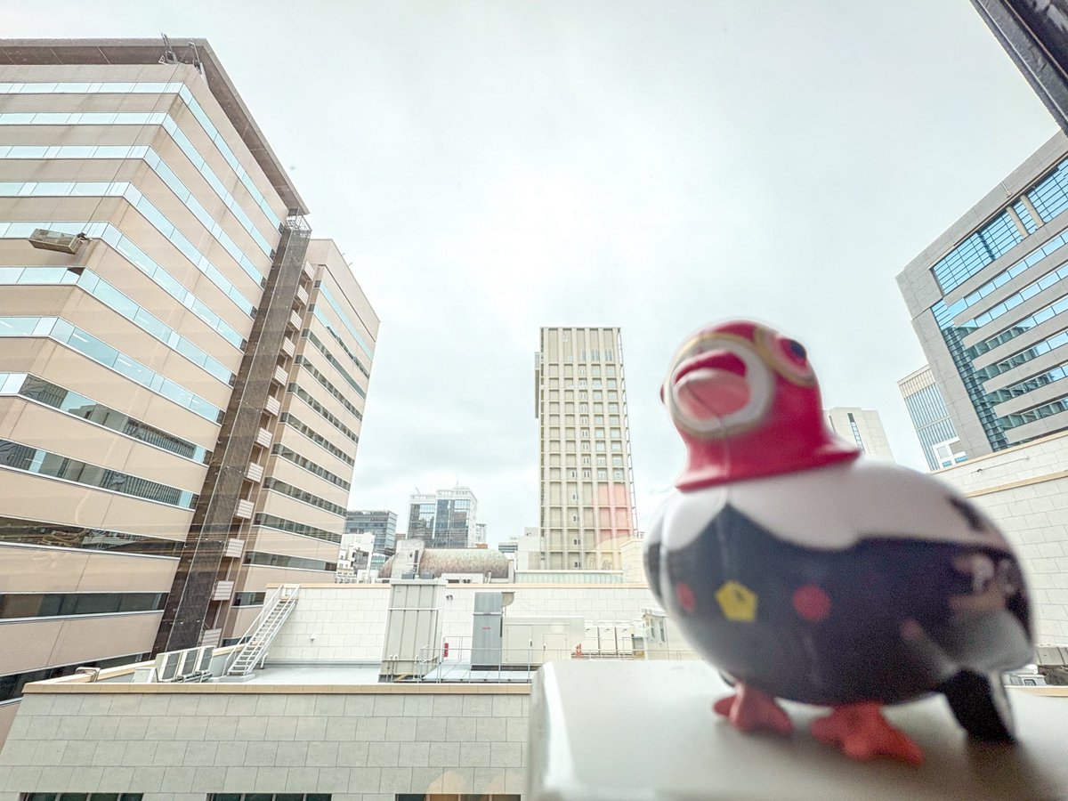 SORAD_Kobe's tweet photo. おはソラド！
今日の神戸市は曇り☁️

今日はロゴマークの日
以前も同じことを言ったかも知れませんが、大事なとこなので繰り返し言っておきます😤
当社のロゴマークはカタカナの「ソ」をデザインしたものなんです😉☝️

それでは今日も張り切っていきましょう！
#企業公式が毎朝地元の天気を言い合う https://t.co/yAsdt7878Q