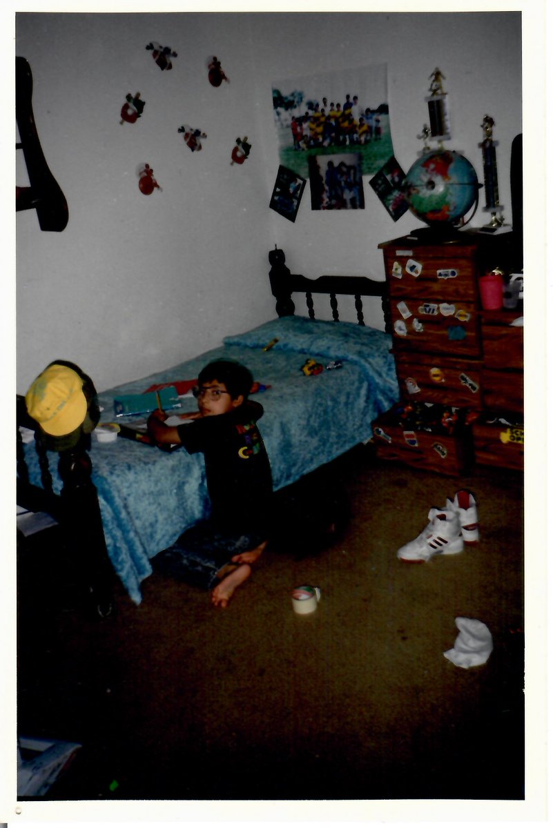 EdgarFloresNV's tweet photo. Like many kids growing up in a @Culinary226 house, I wore glasses thanks to the health insurance my mom earned through her hard work.  As a child, I didn’t fully understand what benefits meant. I just knew I could read my books &amp; chase my dreams.  #UnionStrong #nevada #Senator https://t.co/ZqX3JyjAy1
