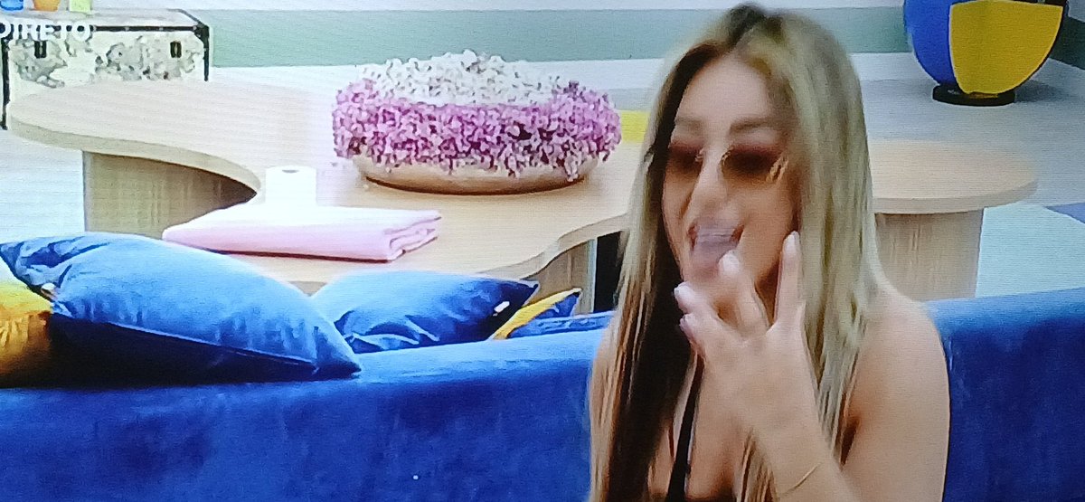 simoesmm76's tweet photo. #sstvi 

A fulana cheia de ciúmes ahah da Nufla falar com PedroJ. . . Ahah 
Ela queria a atenção dele só para ela. . . 🙈🙈🤣🤣

Amor próprio diz ela ahah quando ela faz igual ou pior. . . https://t.co/MHDRvAtqMJ
