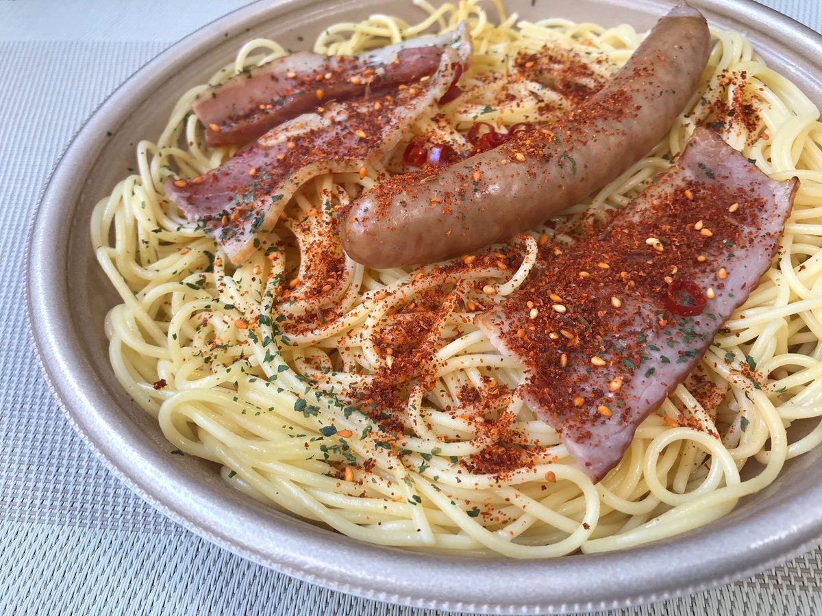 youmeejin's tweet photo. 【今日の羊名人】
コンビニのペペロンチーノに羊名人
#羊名人 https://t.co/7dA94qMwgO