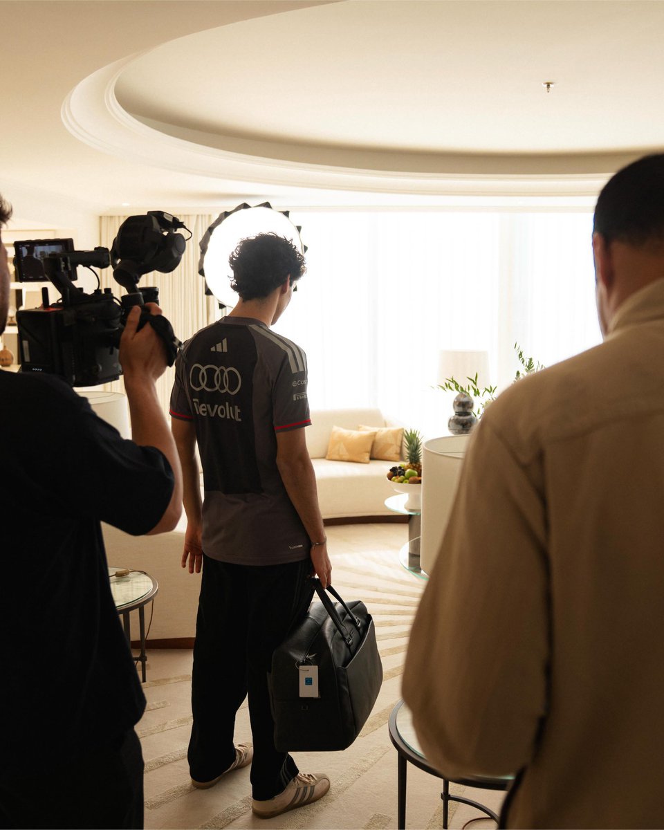 Gabmriel's tweet photo. remember that 𝗵𝘆𝗮𝘁𝘁'𝘀 commercial back in miami? well, time to unlock some unseen pictures! :> https://t.co/mpFunTBUov