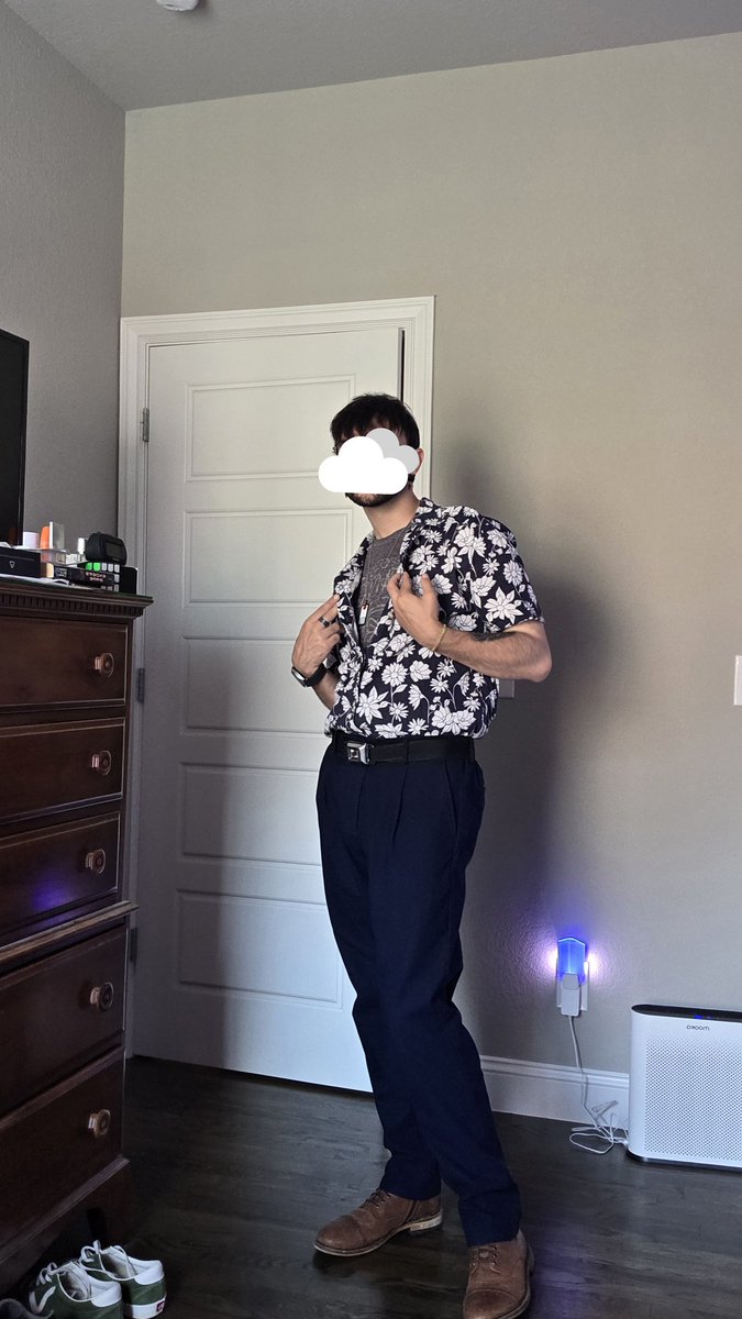 NezuVT's tweet photo. peep the flower shirt 🤩
#fitcheck #vtuberirl https://t.co/lqtOVj6UVd