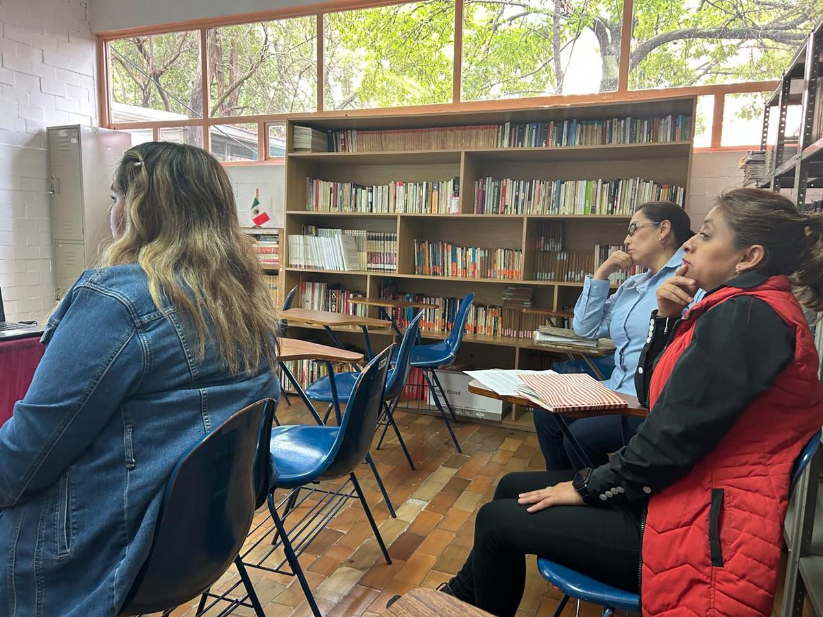 IsssteZonaSur's tweet photo. En #ISSSTEZonaSur se llevó a cabo la plática  de Equidad de Género, denominada “Derechos Sexuales y Reproductivos” brindada por la Lcda. Monica Valeria Diaz Peréz, de la Unidad Jurídica de la Representación Regional Zona Sur, dirigida al personal Administrativo. https://t.co/M3VlBDQytj