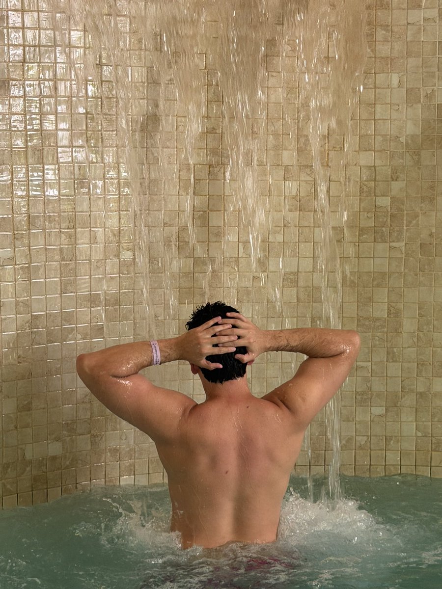 thequeenclouds's tweet photo. Me encantan los masajes 🧖🏻 y el spa. https://t.co/eIh3I8ekez