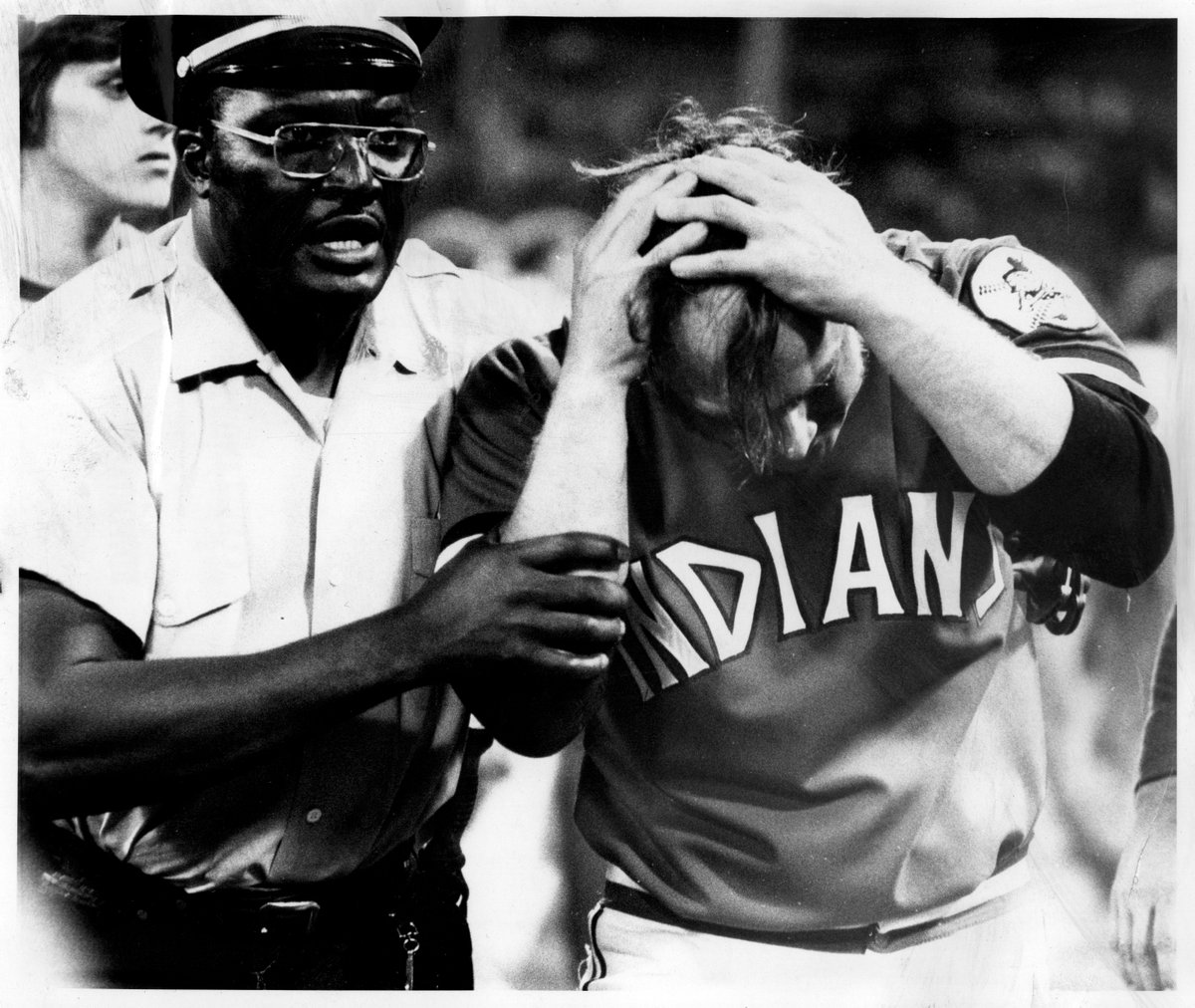 10CentBeer's tweet photo. Many fans were utterly horrified on June 4, 1974. One eyewitness told me he was sitting by a group of nuns. Another fan told me that he was there with his Little Indian Guides, a YMCA program. After their leader saw what was happening, they left early, he said. 😂🍻 https://t.co/re5Ylo4HNh
