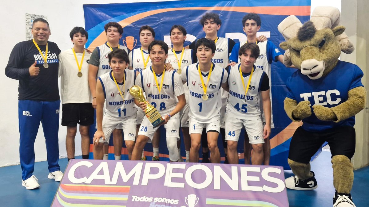 TECcampusSLP's tweet photo. ¡CAMPEONES! 👑🏀🔥

El equipo de básquetbol lo volvió a hacer: ¡6º campeonato consecutivo en la Liga Polideportiva Estudiantil! 🌟

¡Felicidades borregos! Gracias por poner el nombre de nuestra institución en lo más alto. 💙🎉 https://t.co/DKVqqLInAr