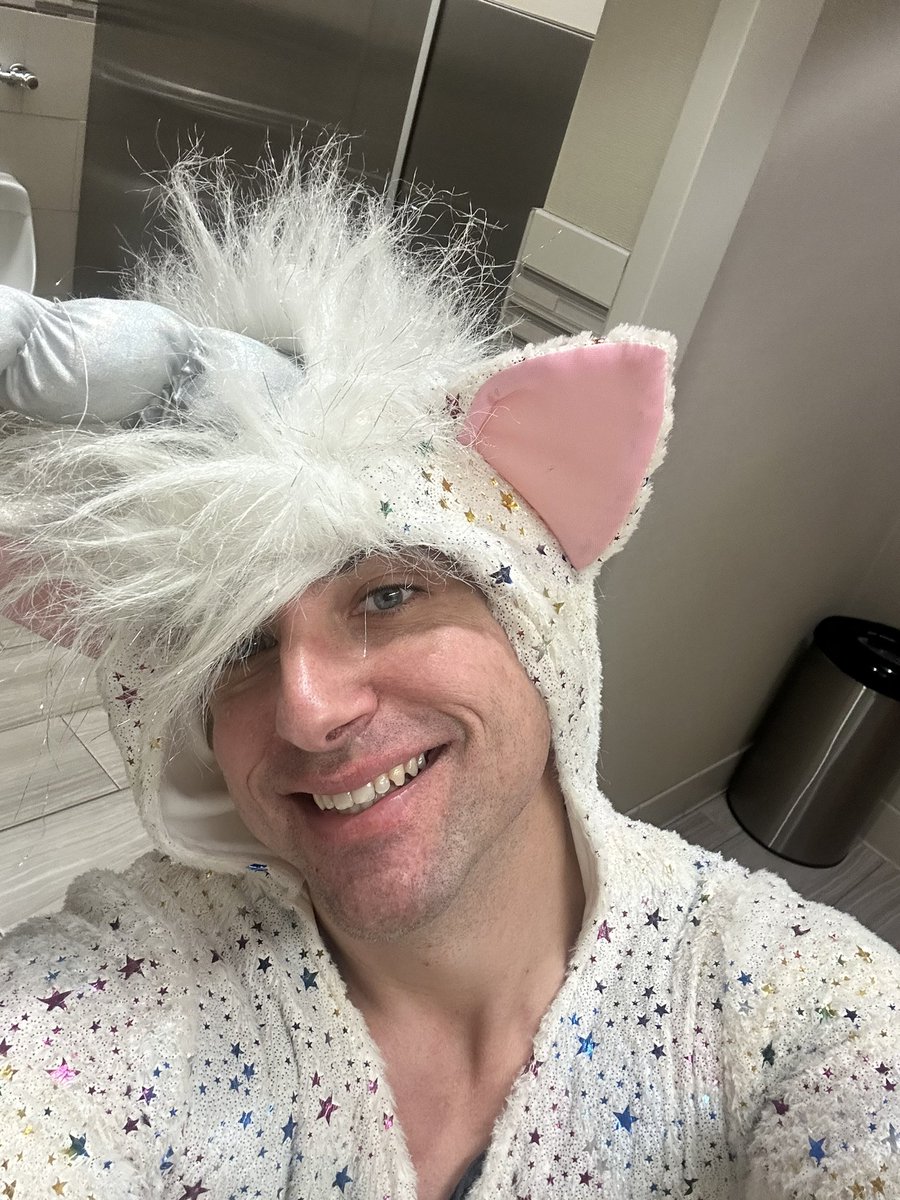 Phouxfx's tweet photo. I found the unicorn onesie I made ages ago 🦄 https://t.co/ygs30TTjwD