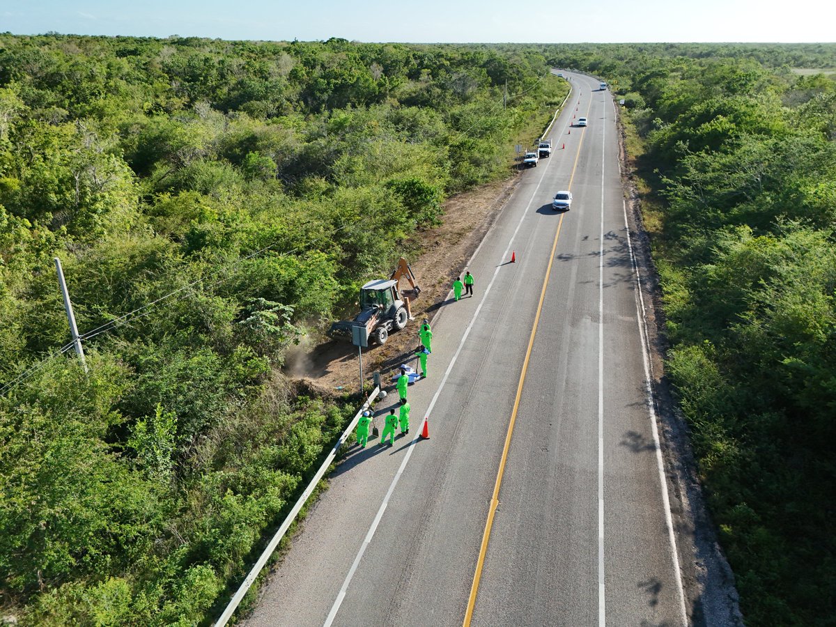 SICTQuintanaRoo's tweet photo. COMUNICADO Q.ROO: 006 
FECHA: 04/06/2026
MODERNIZA SICT MÁS DE 990 KILÓMETROS DE CARRETERAS FEDERALES EN QUINTANA ROO

Se realizan trabajos de conservación y reconstrucción en más de 990 kilómetros de la red carretera federal libre de peaje del estado https://t.co/MVPWWZMXoq