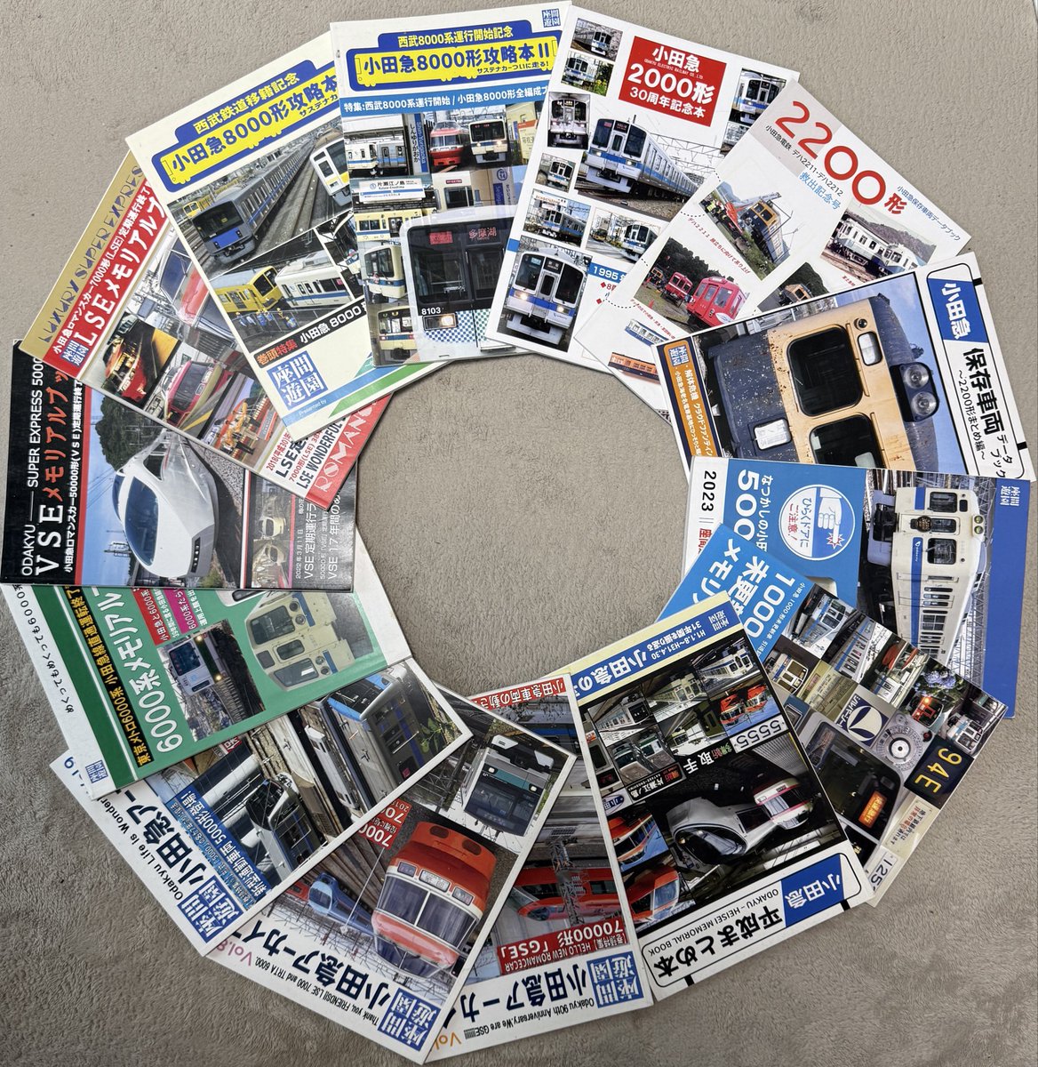oer3263's tweet photo. 私の【座間遊園】コレクションを。
※モザイクの1冊は非売品

座間遊園さんを知ったのはオンデマンド本になった頃。

初めて読んだ時は知らない事だらけで読み漁りました。

その後はこの為だけにコミケへ行くように。

CD配布版は是非、本で欲しいですね。

これからも楽しみにしてます😊 https://t.co/25EwoayPNP